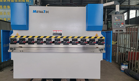 Листогибочный гидравлический пресс MetalTec HBM 63/2500 (Е22, инвертор заднего упора) купить в Новосибирске - rodan.ru