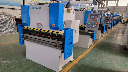 Листогибочный гидравлический пресс MetalTec HBM 40/2500 (Е22, инвертор заднего привода) купить в Новосибирске - rodan.ru